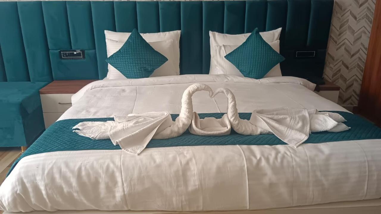 Hotel Golden Peacock Haridwār Екстериор снимка